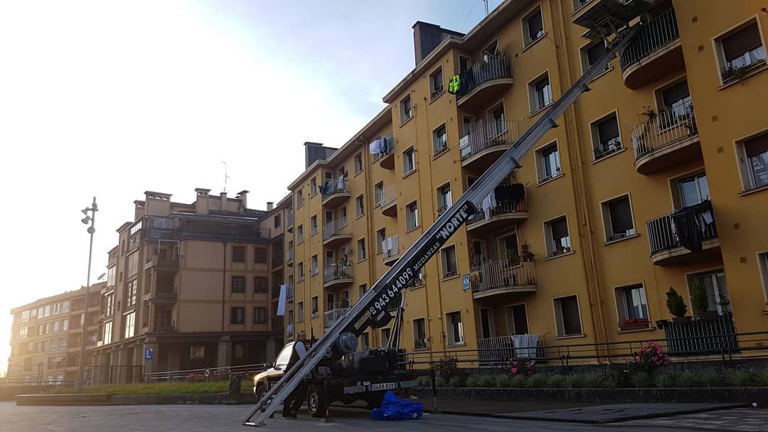 Instalaciones seguras de guardamuebles en Irún para almacenamiento temporal.
