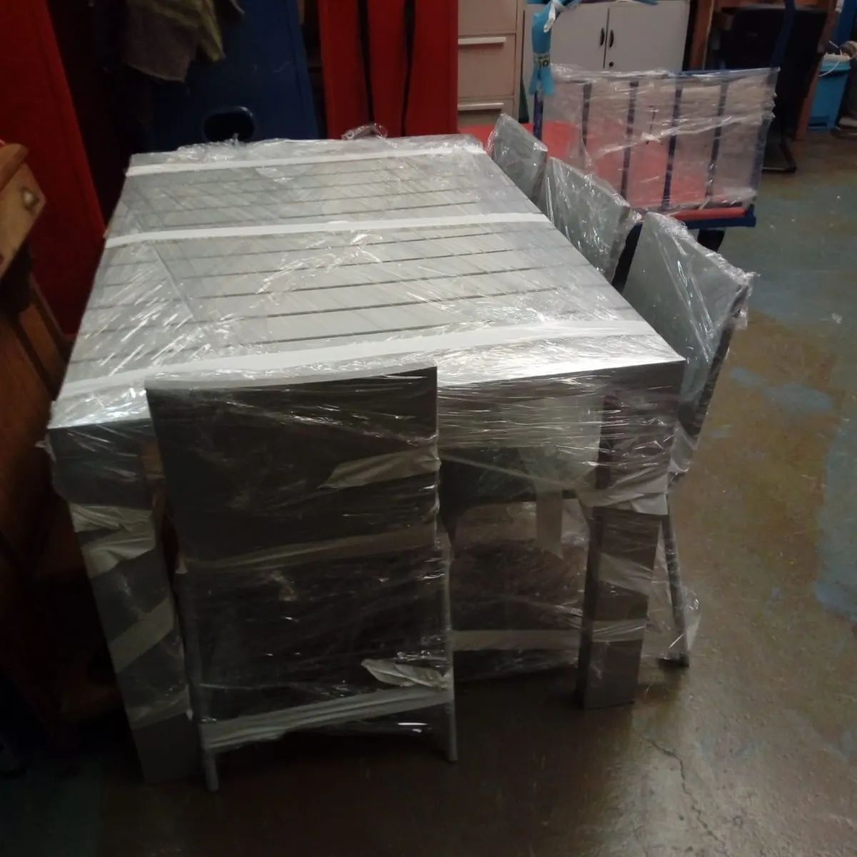 Embalaje de muebles y enseres para mudanza segura.