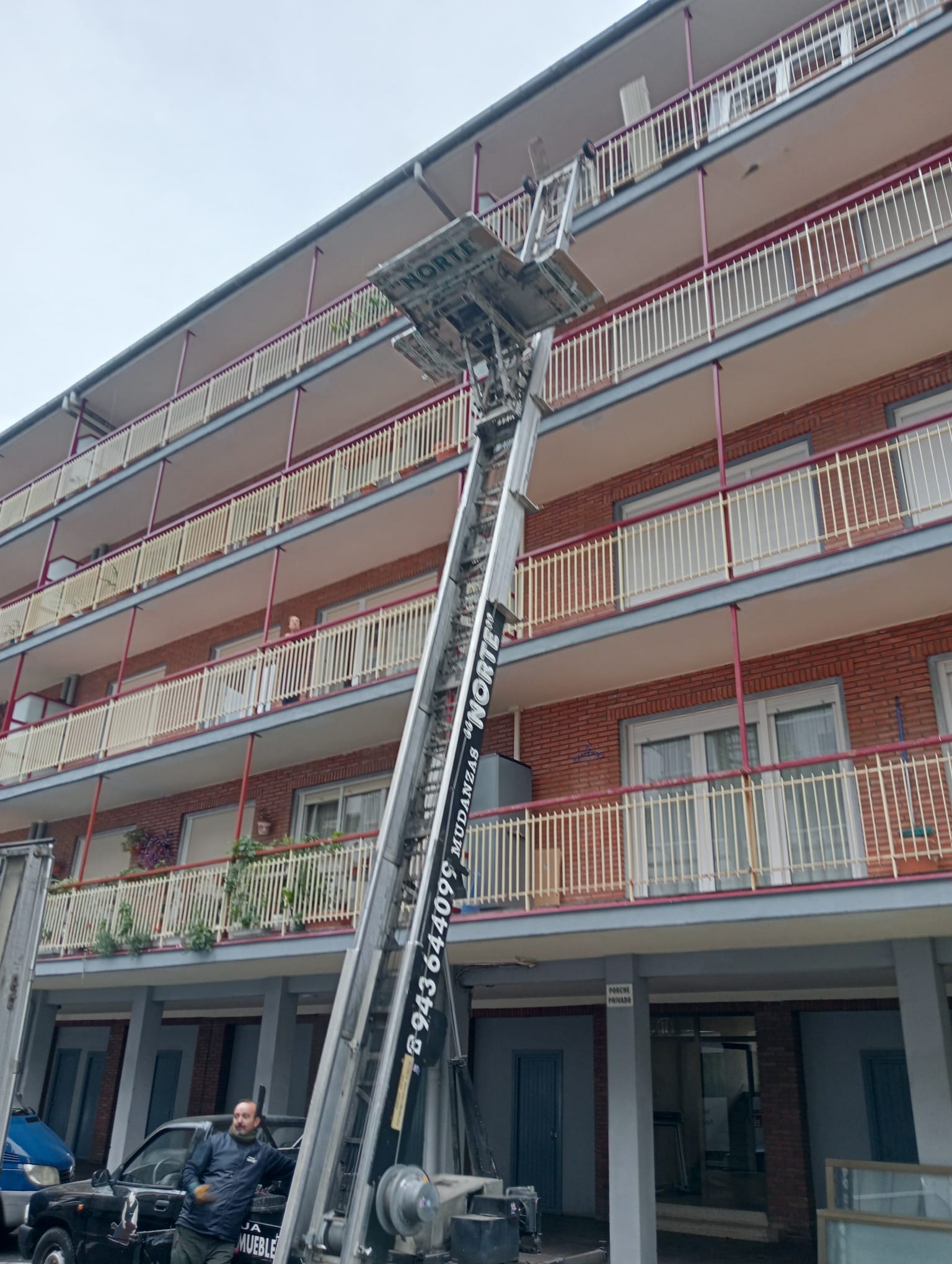 Empresa de mudanzas de viviendas y locales en Irún, Hondarribia y alrededores